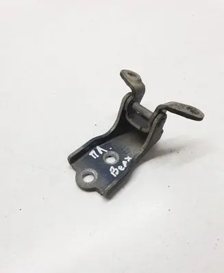 Chevrolet Captiva Front door upper hinge