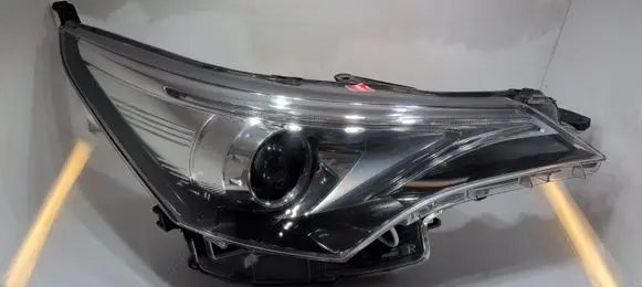 Toyota Avensis T270 Headlight/headlamp 12124711