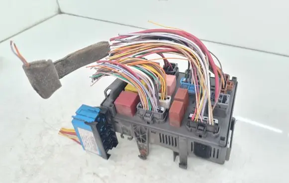 Renault Laguna II Fuse module 8200447438 7700844682A 7700844253