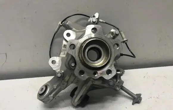 BMW 8 G14 Rear wheel hub 6850563