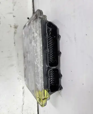 Volkswagen Golf IV Engine control unit/module 038906013 28SA3744 0281001759