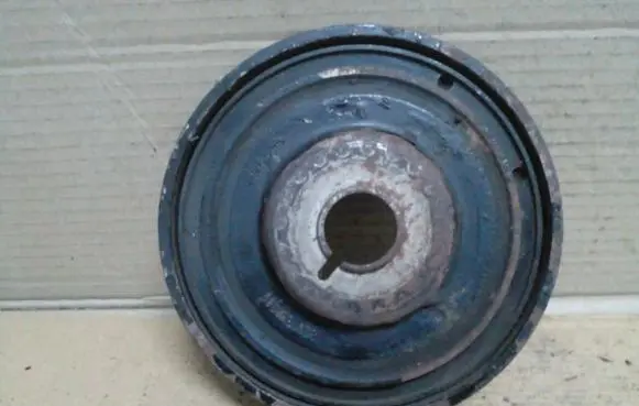 Renault Scenic III - Grand scenic III Crankshaft pulley 8200552235