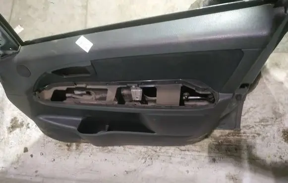 Fiat Sedici Front door card panel trim
