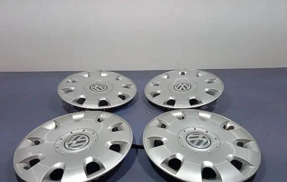 Volkswagen Golf Plus R17 wheel hub/cap/trim 1T0601147
