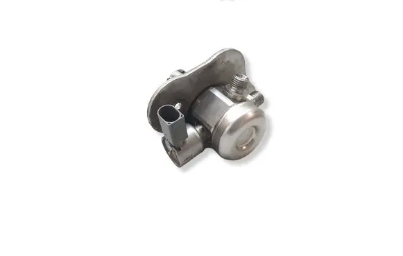 BMW 1 E81 E87 Fuel injection high pressure pump 7562473 13517562473 0261520142