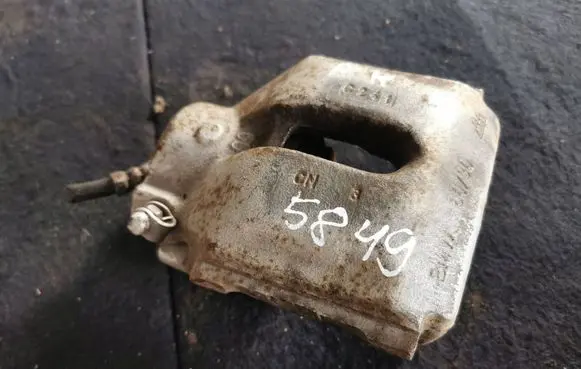 BMW 5 E39 Front brake caliper C241