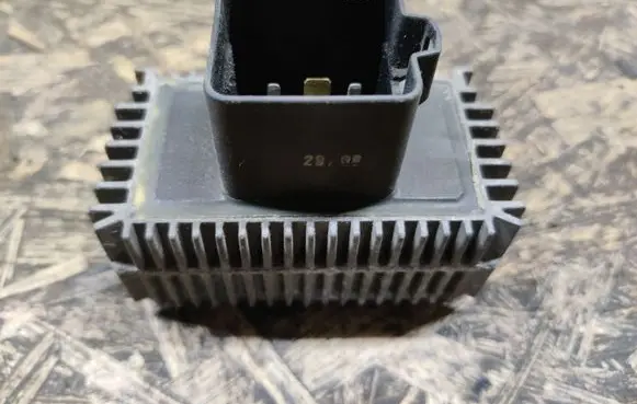 Mercedes-Benz C AMG W204 Glow plug pre-heat relay 55354141