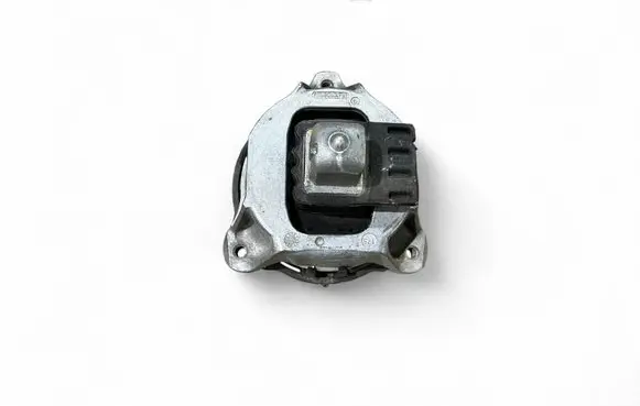 BMW 3 G20 G21 Engine mount bracket 6860471 070124