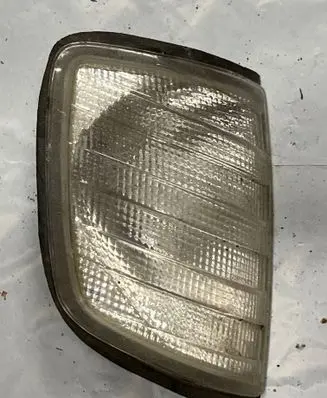 Mercedes-Benz E W124 Front indicator light 183289B