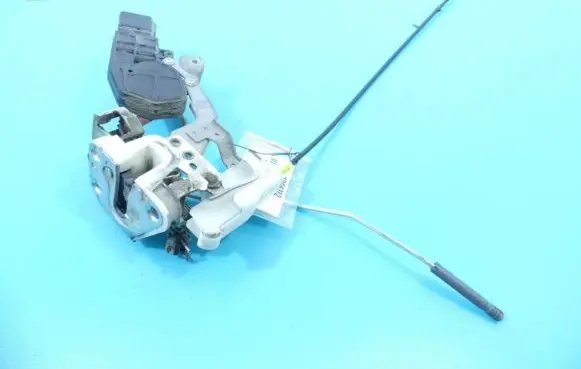 Peugeot 107 Front door lock IMPRK1006262