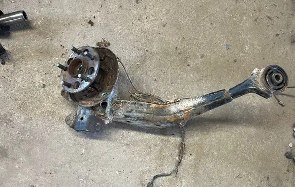 Toyota RAV 4 (XA20) Rear wheel hub spindle/knuckle 