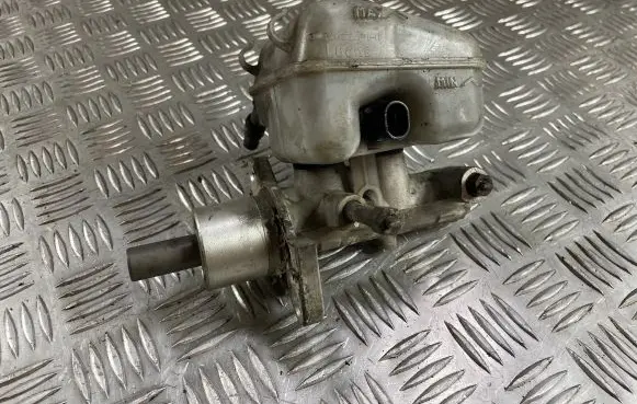 Master brake cylinder