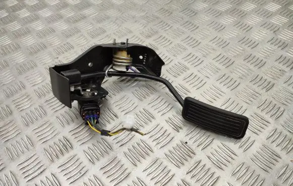 Toyota Avensis T250 Accelerator throttle pedal