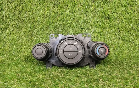 Ford Fiesta Climate control unit D2BT19980AF