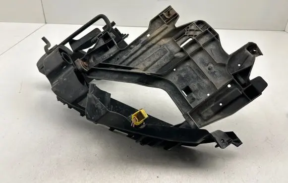 Headlight/headlamp mounting bracket