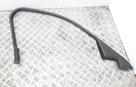 Jaguar XJ X350 Front door window/glass frame 2W93F20891ACW 2W93F20891
