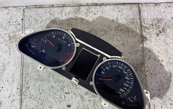 Speedometer (instrument cluster)
