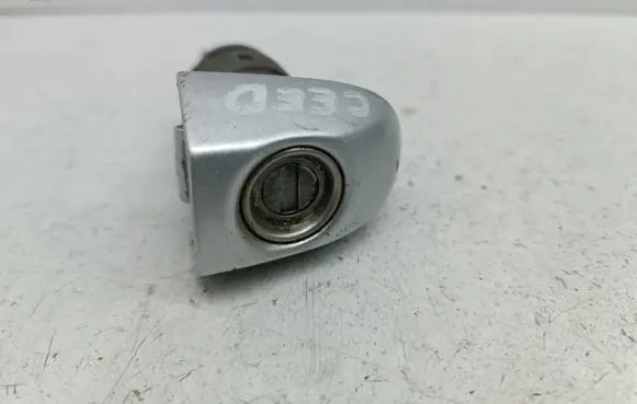 KIA Ceed Front door lock (next to the handle) NF2