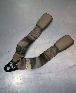 Chrysler 300M Middle seatbelt buckle (rear) 