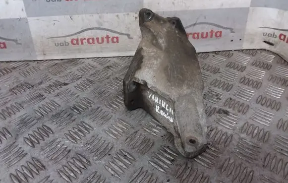 Audi A4 S4 B5 8D Engine mounting bracket 8D0199307H