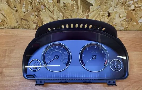 BMW 5 F10 F11 Speedometer (instrument cluster) 9265185-01 1000122218 25811511