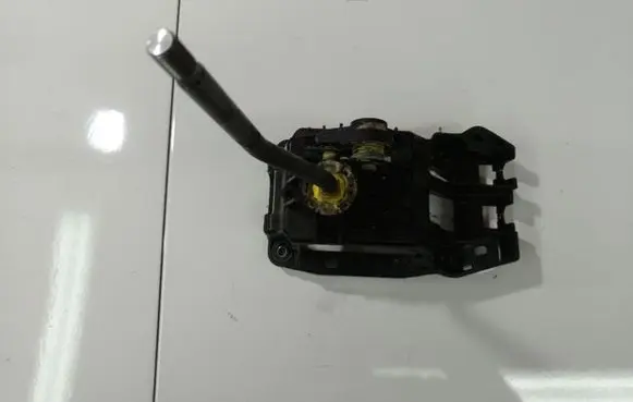 Toyota Avensis T250 Gear shifter/selector 00033342