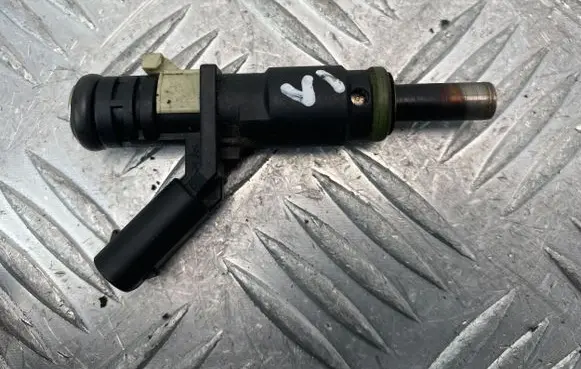 Mercedes-Benz CLS C219 Fuel injector A2720780249 7104C00713
