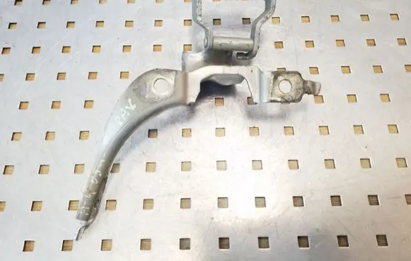 Audi A4 S4 B7 8E 8H Tailgate/trunk/boot hinge