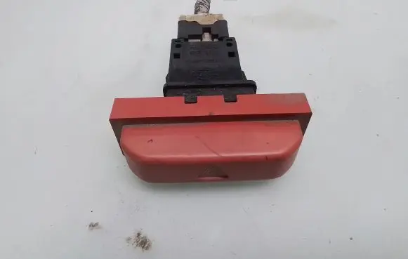 Nissan X-Trail T30 Hazard light switch 06016