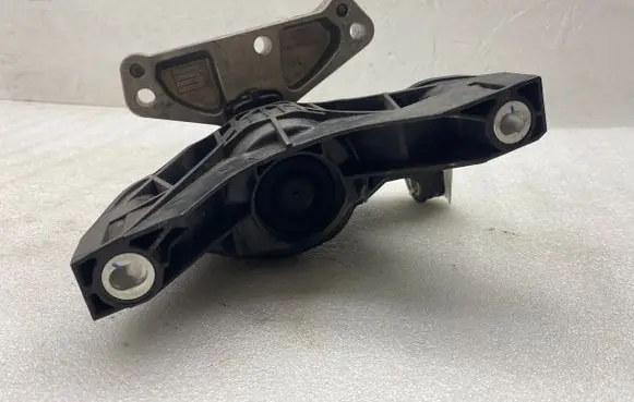 Peugeot 3008 II Engine mount bracket A1S111CU2 9807992680