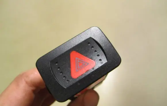 Volkswagen Golf IV Hazard light switch 1J0953235J 1J0953235H 1J0953235D