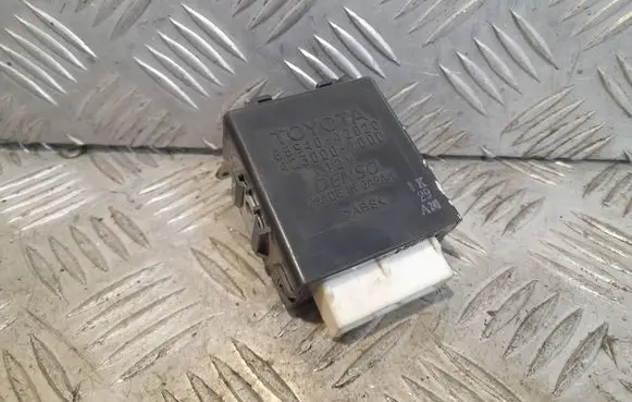 Toyota RAV 4 (XA30) Window wiper relay 8594042020 4230001000