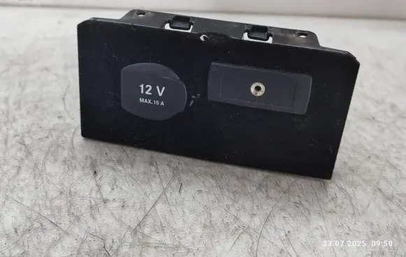 Mercedes-Benz CLS C218 X218 USB socket connector A2188210211