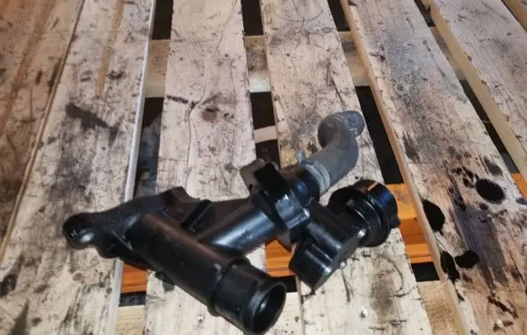 Thermostat/thermostat housing