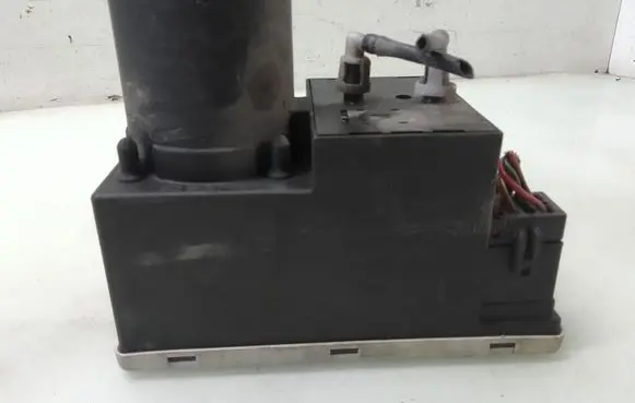 Audi A3 S3 8L Central locking vacuum pump 8D0862257