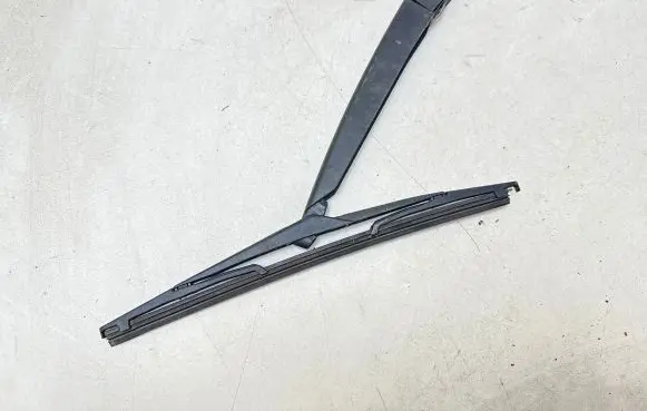 Nissan Qashqai Rear wiper blade arm 62777256