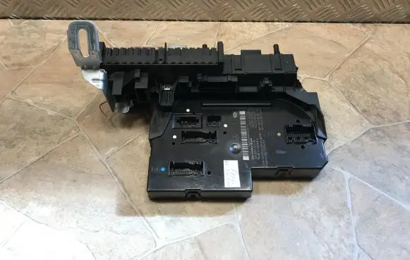 Mercedes-Benz C W204 Fuse module 2049060105