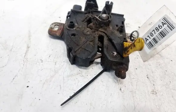 Engine bonnet/hood lock/catch