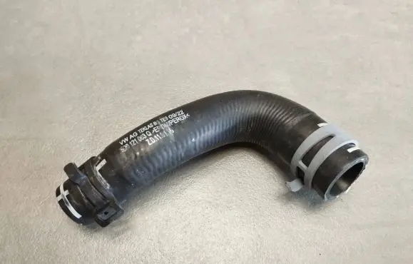 Skoda Octavia Mk4 Engine coolant pipe/hose 5Q0121063Q