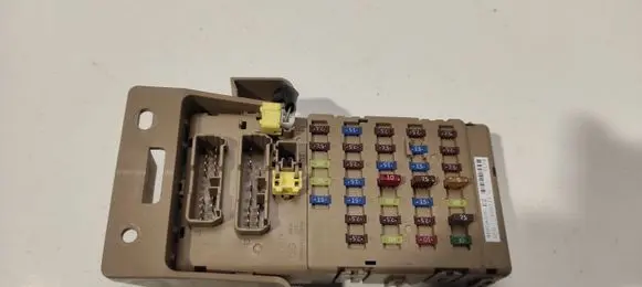 Subaru Outback Fuse module 82201AJ000 0179