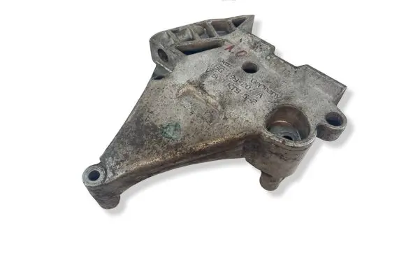 Volkswagen PASSAT B6 Engine mounting bracket 03G199207A