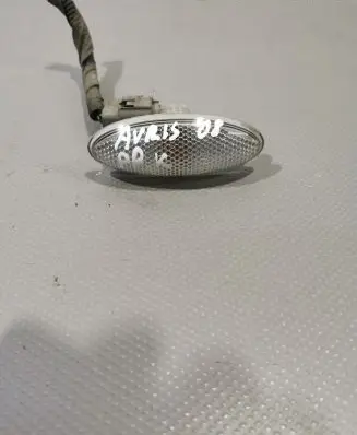 Toyota Auris 150 Front fender indicator light