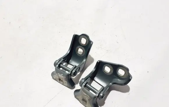 Dacia Duster Front door upper hinge 804006524R