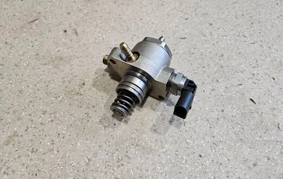 Fuel injection high pressure pump