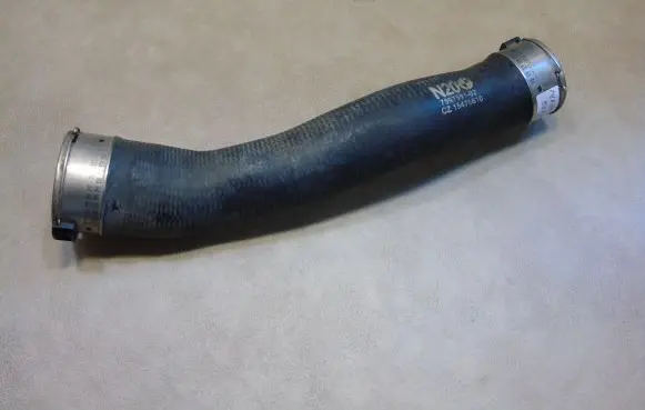 BMW 3 F30 F35 F31 Intercooler hose/pipe 7597591