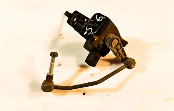 Headlight/headlamp level sensor
