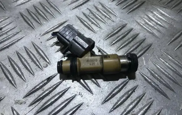 Subaru Outback Fuel injector 009043102 4jt3