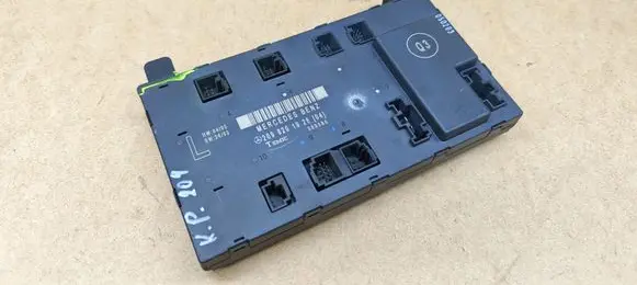 Mercedes-Benz CLK A209 C209 Door control unit/module 2098201926