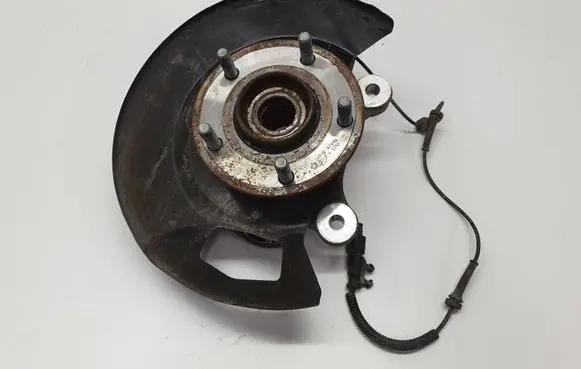 Chrysler Town & Country V Front wheel hub 199AE47439 04743576AB