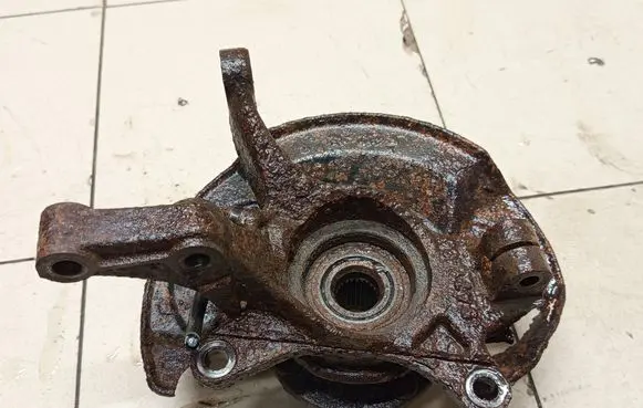 Suzuki Liana Front wheel hub spindle knuckle